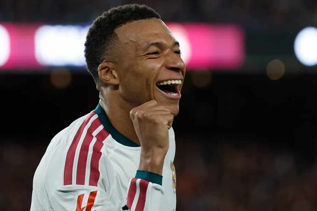 Kylian Mbappé celebra un gol con el Real Madrid