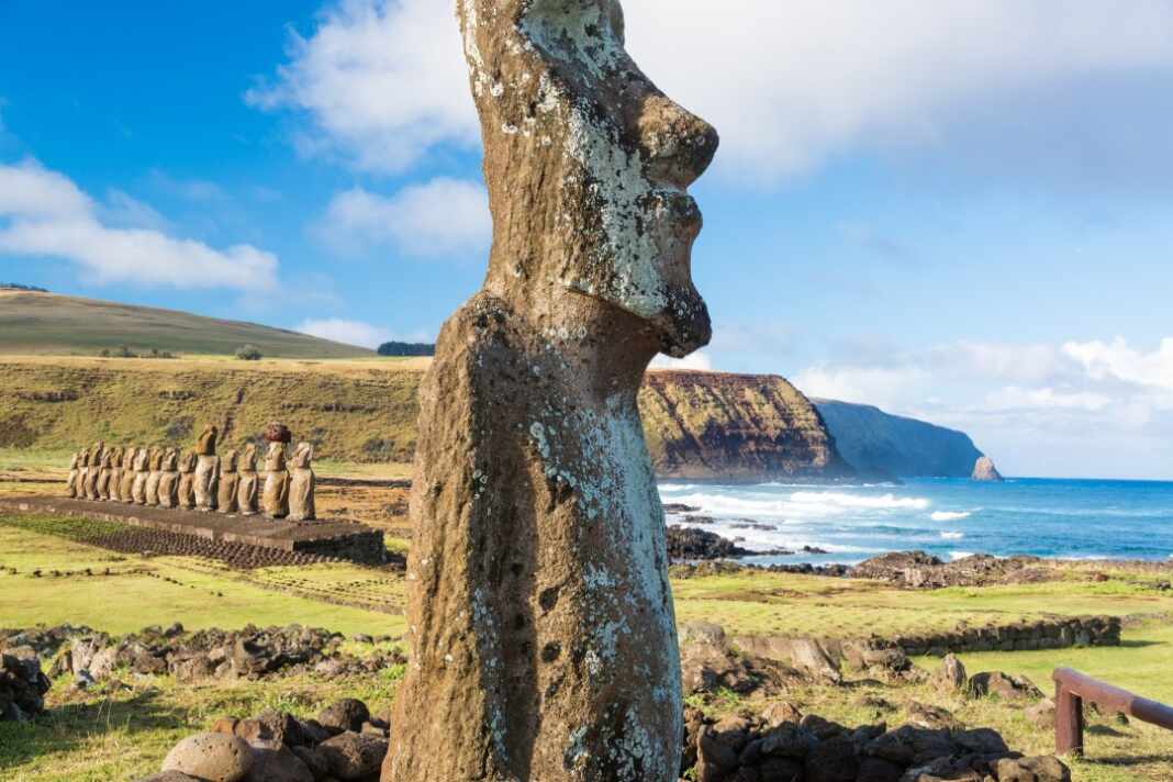 Moáis de Rapa Nui, destino de los voluntarios en Isla de Pascua